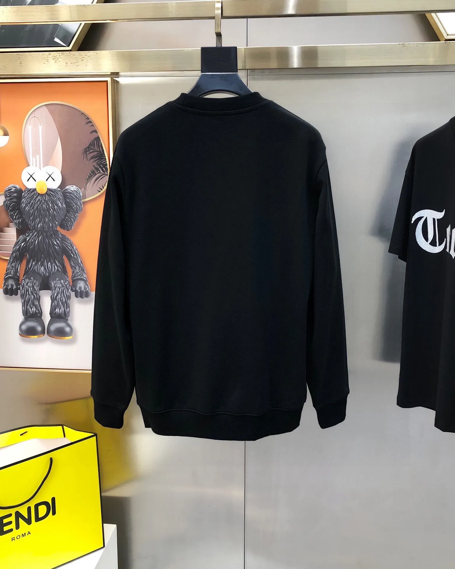 🅿️220 brand [LV Louis Vuitton] (good news for fat people) 2025ss autumn latest long-sleeved round-neck sweatshirt, on sale simultaneously on the official website. Refreshing and breathable. Made of top Tencel Roman. Comfortable and soft. 3D three-dimensional clarity. Super fashion sense. Great for gifting and keeping for yourself. Size: M-5XL (can wear up to 220 pounds)